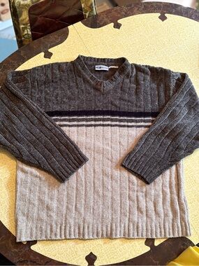 Vintage Men's Colorblock V-Neck Sweater in Charcoal & Taupe